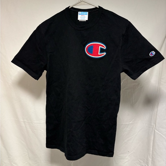Champion black t-shirt with raised patch logo on front size small - Picture 1 of 4